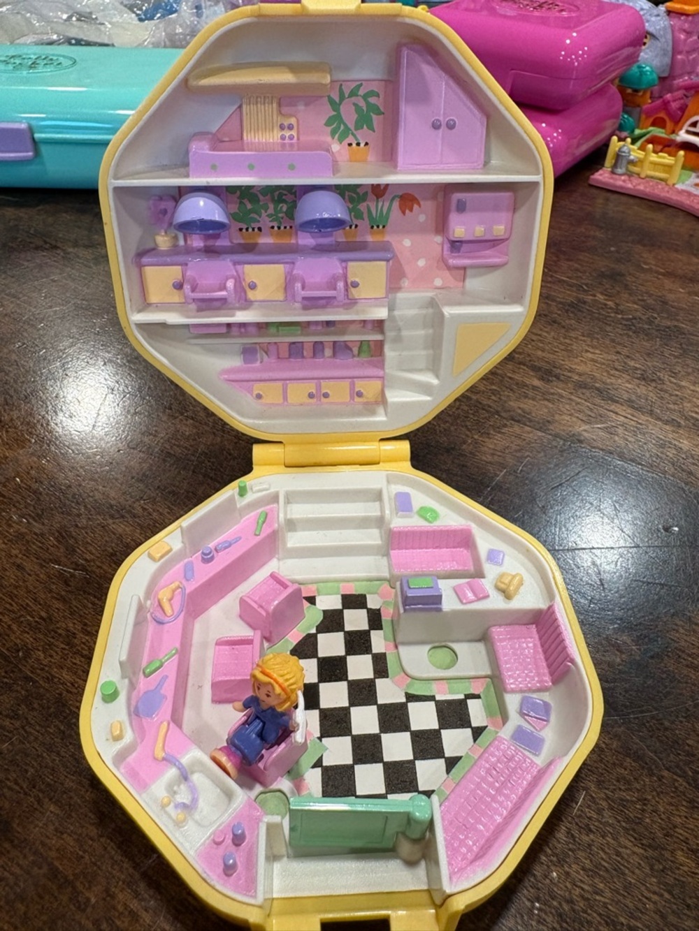 Vintage 1990 Polly Pocket Hair Salon